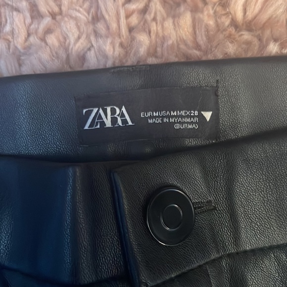 Zara - Black Faux Leather Skinny Pant - Picture 4 of 6